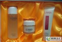 溫州伊琳達化妝品連鎖批發(fā) 專業(yè)補水套裝供應(yīng)，打造健康水潤肌膚